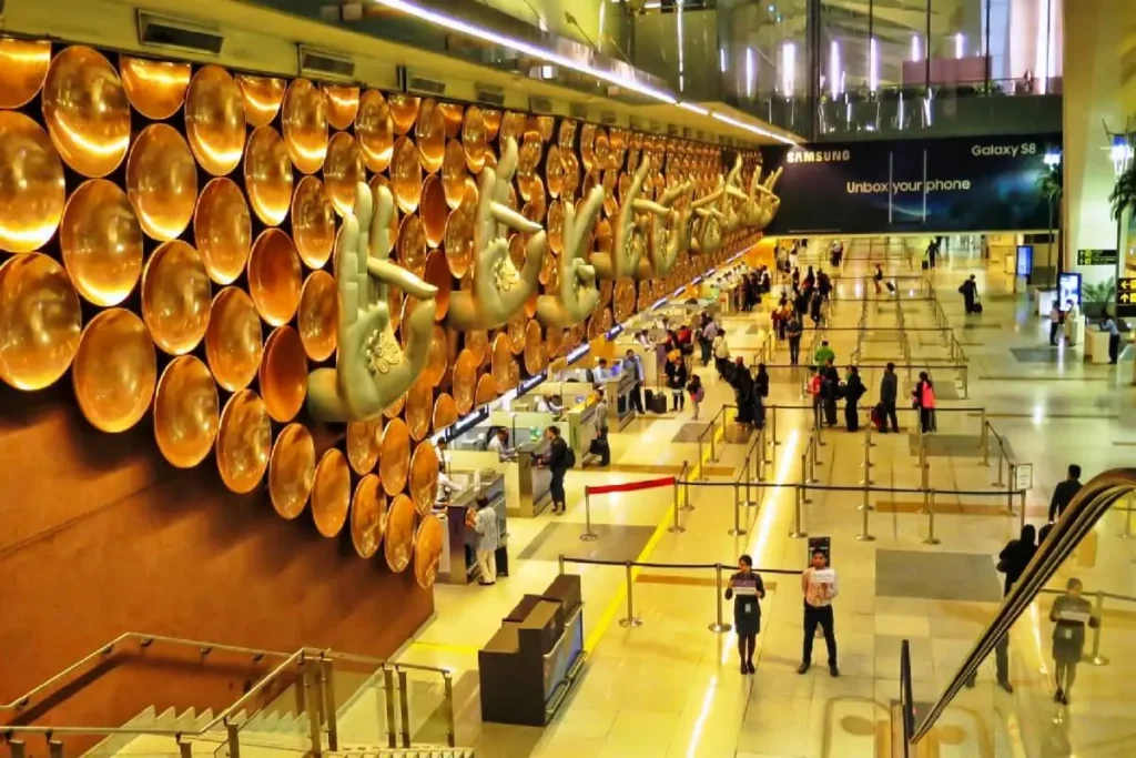 Hall des arrivées de l’aéroport international Indira Gandhi à Delhi